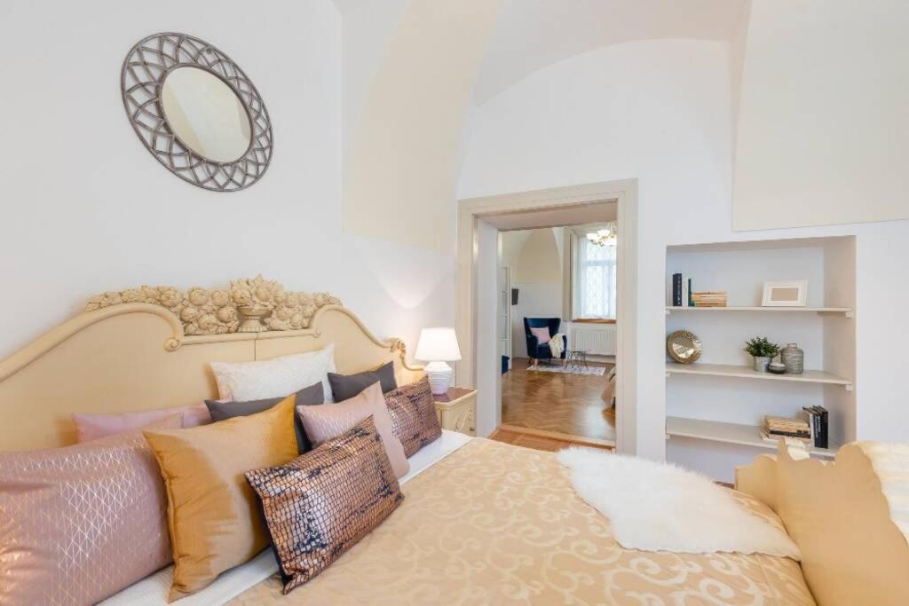 Rose Apartments / Romantic & Cozy / City Center Praga Exterior foto
