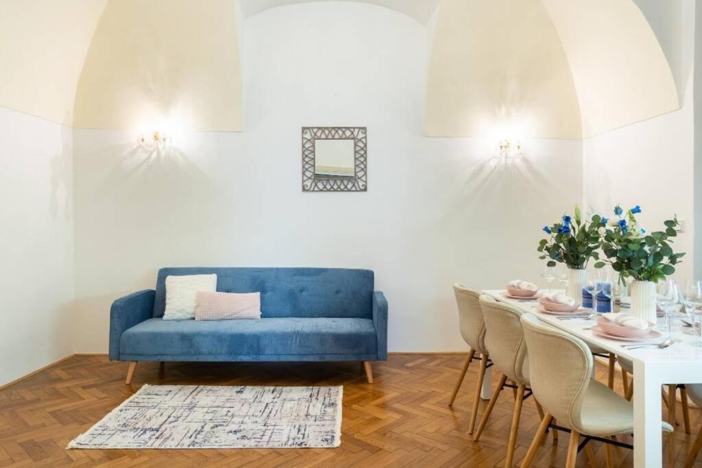 Rose Apartments / Romantic & Cozy / City Center Praga Exterior foto