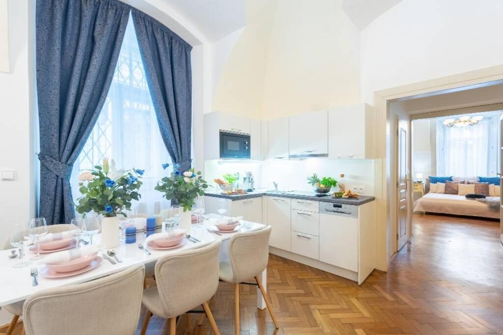 Rose Apartments / Romantic & Cozy / City Center Praga Exterior foto
