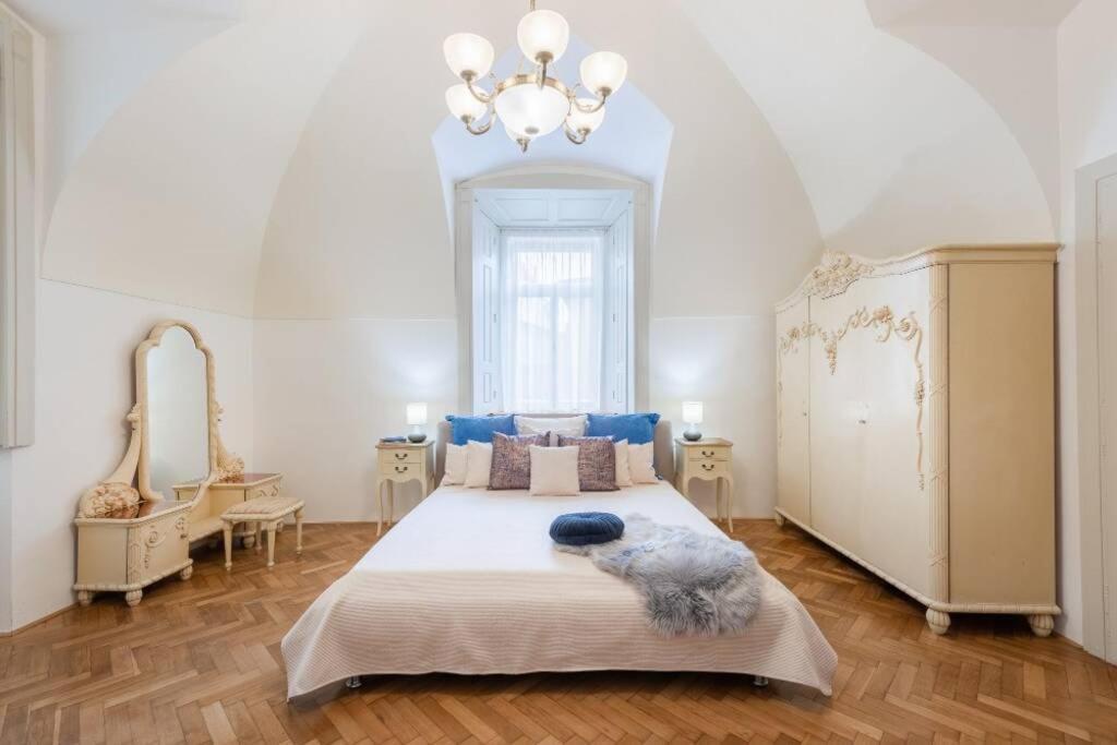 Rose Apartments / Romantic & Cozy / City Center Praga Exterior foto