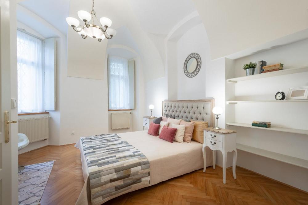 Rose Apartments / Romantic & Cozy / City Center Praga Exterior foto