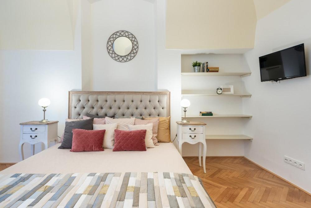 Rose Apartments / Romantic & Cozy / City Center Praga Exterior foto