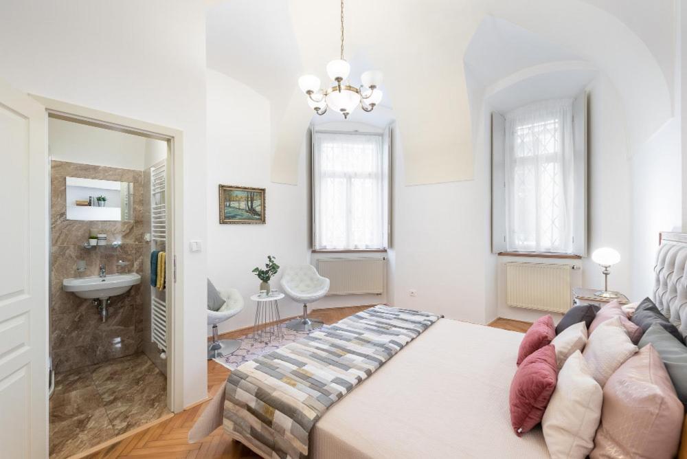 Rose Apartments / Romantic & Cozy / City Center Praga Exterior foto