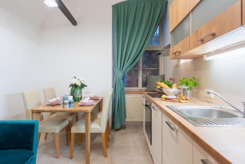 Rose Apartments / Romantic & Cozy / City Center Praga Exterior foto