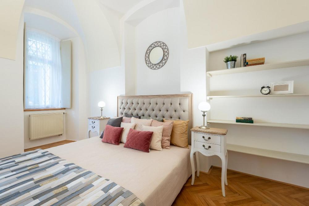 Rose Apartments / Romantic & Cozy / City Center Praga Exterior foto